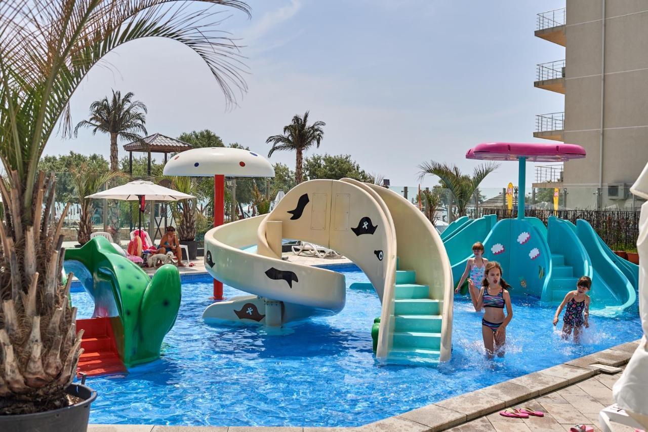 Coral Aparthotel Pool & Spa Mamaia Nord นาโวดาริ ภายนอก รูปภาพ