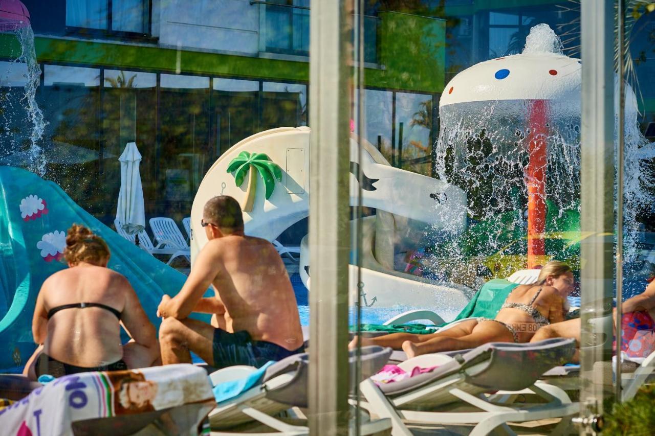Coral Aparthotel Pool & Spa Mamaia Nord นาโวดาริ ภายนอก รูปภาพ